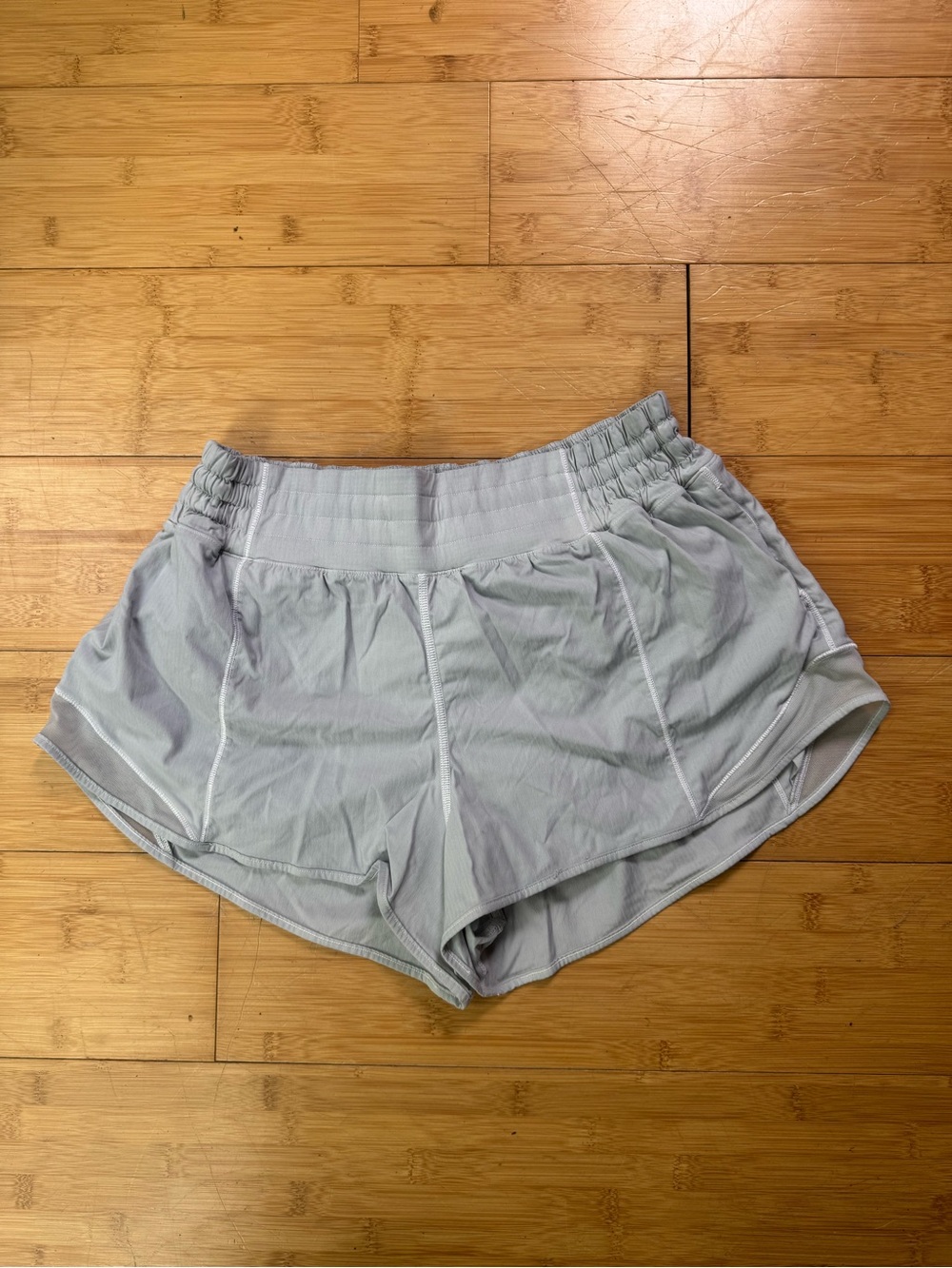 lululemon athletica Hotty Hot Low Rise Short in Light Gray 2.5 inch